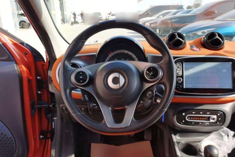Used smart forfour 2016 1.0L 52 kW Passion Edition Interior 2