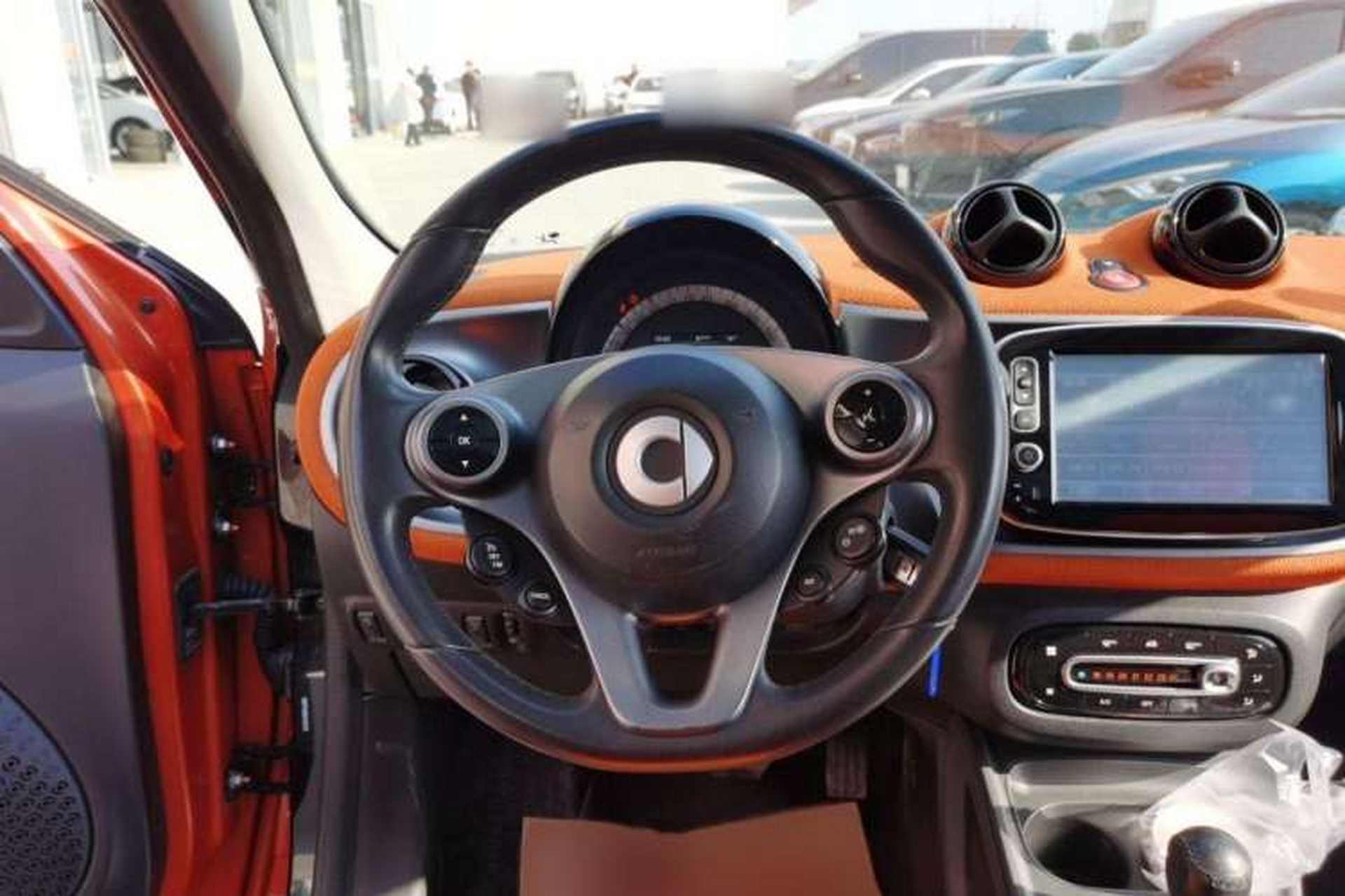 Used smart forfour 2016 1.0L 52 kW Passion Edition Interior 2