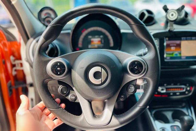 Used smart forfour 2016 0.9T 66 kW Pioneer Edition Interior 2