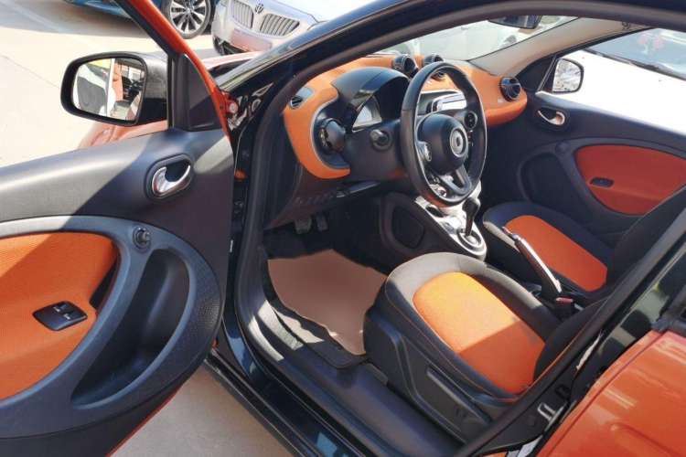 Used smart forfour 2016 1.0L 52 kW Passion Edition Interior 4