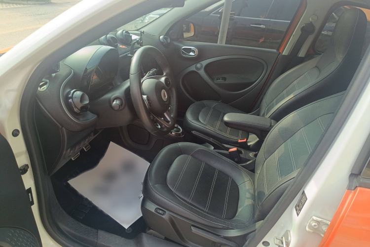 Used smart forfour 2016 0.9T 66 kW Pioneer Edition Interior 4