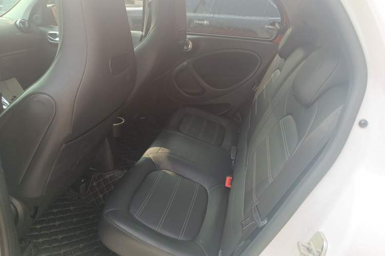 Used smart forfour 2016 0.9T 66 kW Pioneer Edition Interior 5