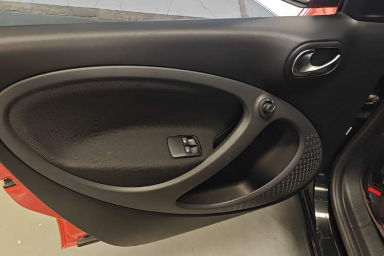 Used smart forfour 2016 1.0L 52 kW Passion Edition Left Front Door Interior