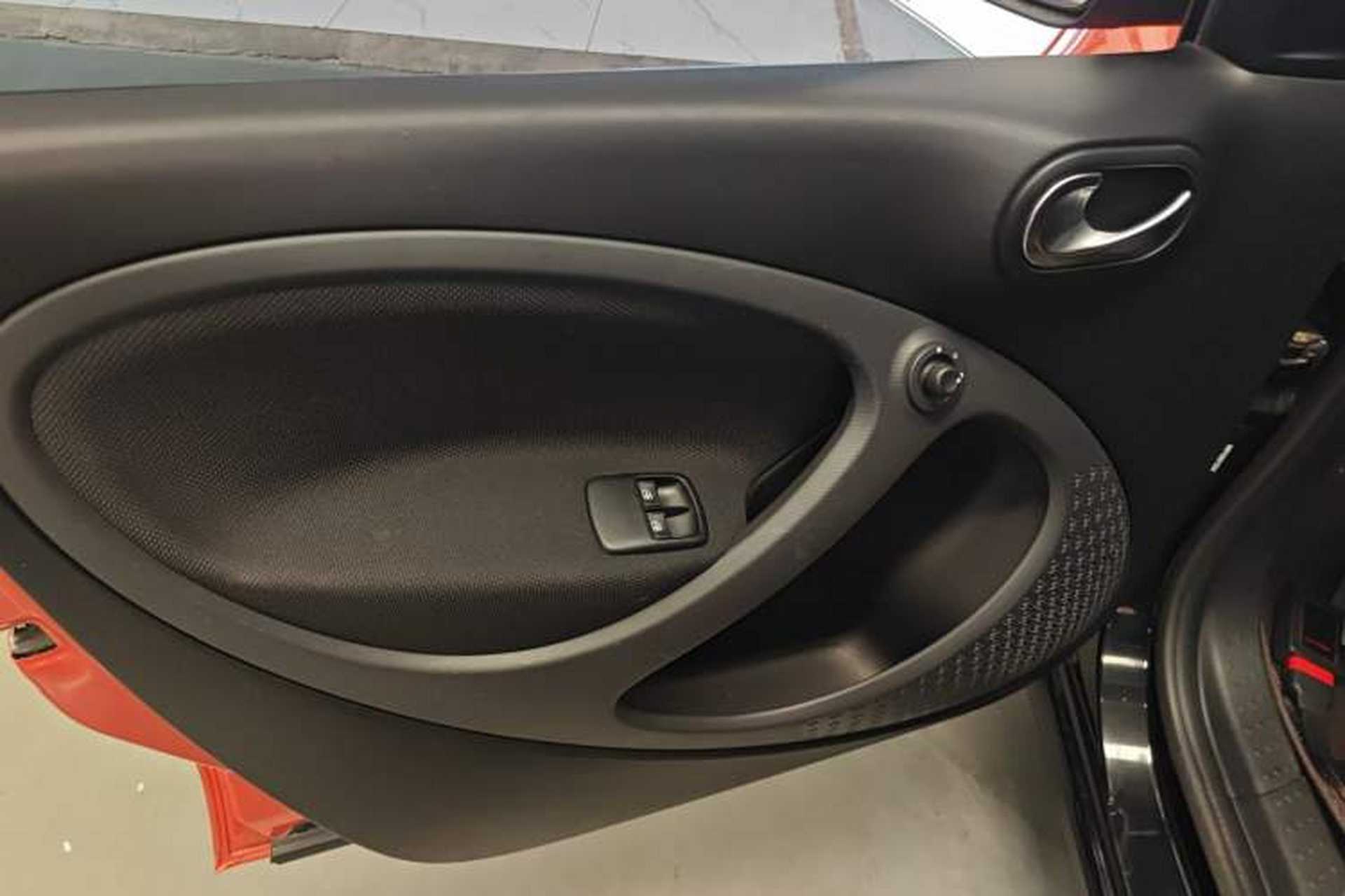 Used smart forfour 2016 1.0L 52 kW Passion Edition Left Front Door Interior