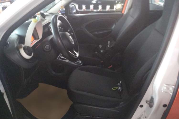 Used smart forfour 2016 1.0L 52 kW Dynamic Edition Left Front Seat