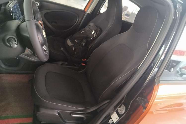 Used smart forfour 2016 1.0L 52 kW Passion Edition Left Front Seat