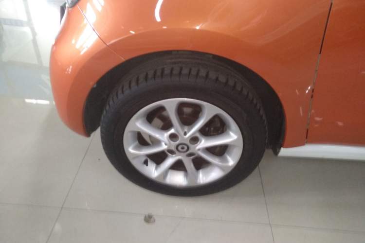Used smart forfour 2016 1.0L 52 kW Dynamic Edition Left Front Wheel Hub