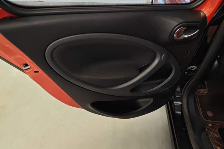 Used smart forfour 2016 1.0L 52 kW Passion Edition Left Rear Door Interior