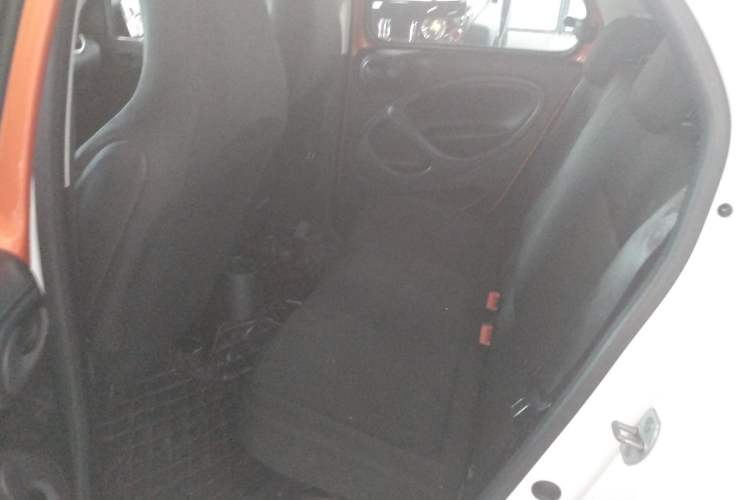 Used smart forfour 2016 1.0L 52 kW Dynamic Edition Left Rear Seat