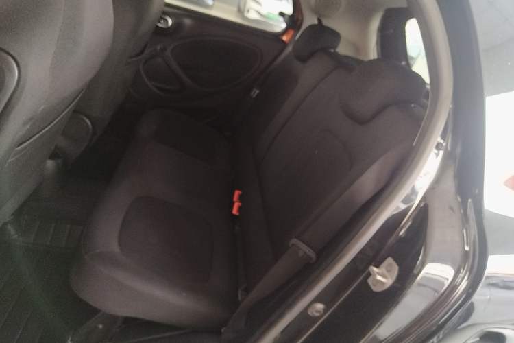Used smart forfour 2016 1.0L 52 kW Passion Edition Left Rear Seat