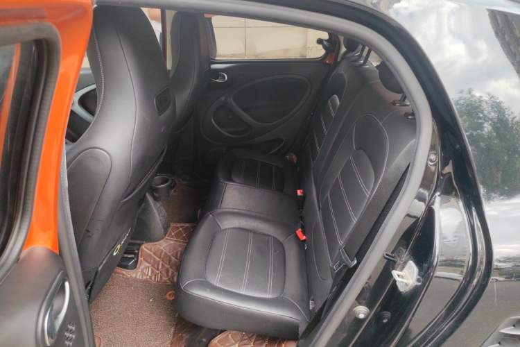 Used smart forfour 2016 0.9T 66 kW Pioneer Edition Left Rear Seat