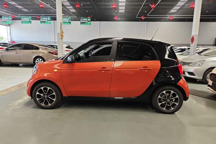 Used smart forfour 2016 1.0L 52 kW Passion Edition Left Side