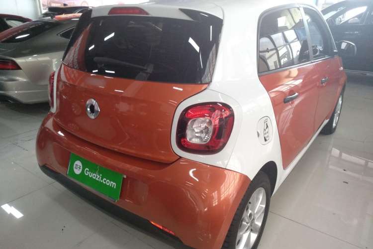 Used smart forfour 2016 1.0L 52 kW Dynamic Edition Rear Right 45 Deg