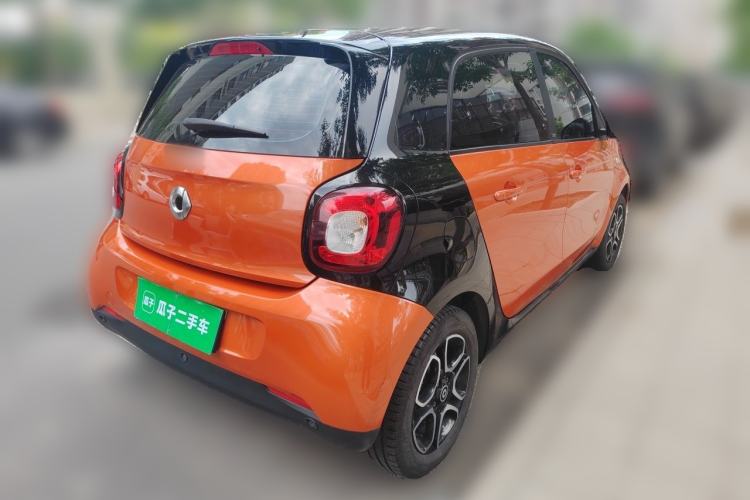 Used smart forfour 2016 0.9T 66 kW Pioneer Edition Rear Right 45 Deg