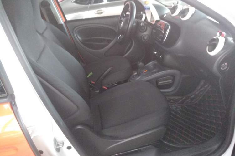 Used smart forfour 2016 1.0L 52 kW Dynamic Edition Right Front Seat