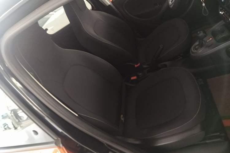 Used smart forfour 2016 1.0L 52 kW Passion Edition Right Front Seat