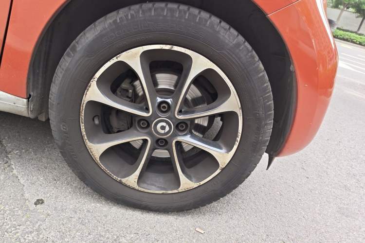 Used smart forfour 2016 1.0L 52 kW Passion Edition Right Front Wheel Hub