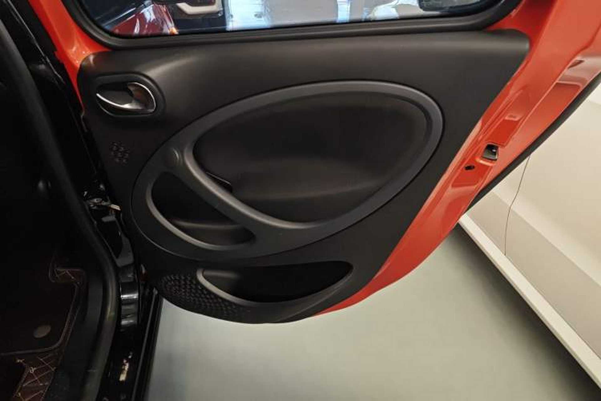 Used smart forfour 2016 1.0L 52 kW Passion Edition Right Rear Door Interior
