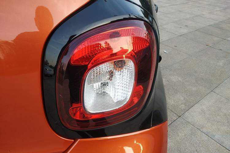 Used smart forfour 2016 1.0L 52 kW Dynamic Edition Right Rear Taillight