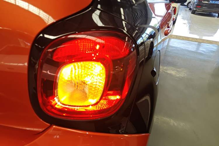 Used smart forfour 2016 1.0L 52 kW Passion Edition Right Rear Taillight