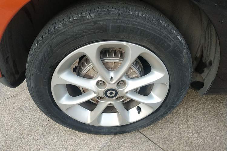 Used smart forfour 2016 1.0L 52 kW Dynamic Edition Right Rear Wheel Hub