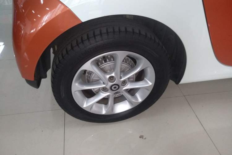 Used smart forfour 2016 1.0L 52 kW Dynamic Edition Right Rear Wheel Hub