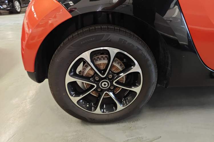 Used smart forfour 2016 1.0L 52 kW Passion Edition Right Rear Wheel Hub
