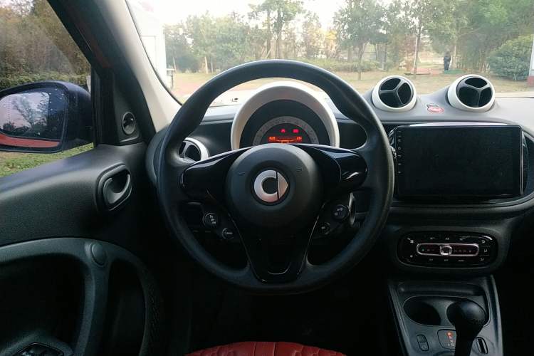 Used smart forfour 2016 1.0L 52 kW Dynamic Edition Steering Wheel