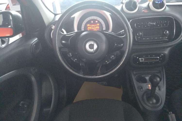 Used smart forfour 2016 1.0L 52 kW Dynamic Edition Steering Wheel