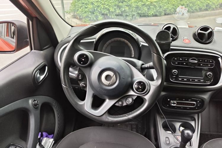 Used smart forfour 2016 1.0L 52 kW Passion Edition Steering Wheel