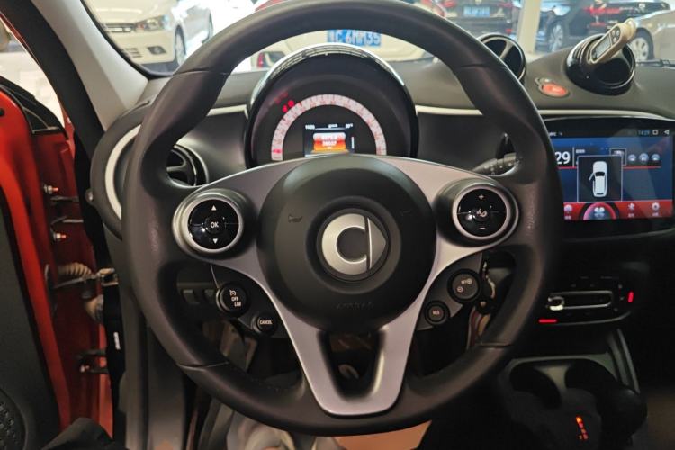 Used smart forfour 2016 1.0L 52 kW Passion Edition Steering Wheel