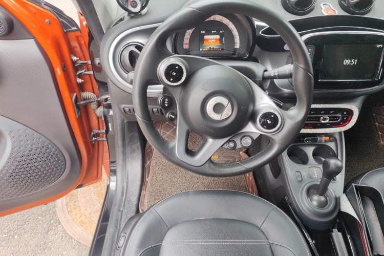 Used smart forfour 2016 0.9T 66 kW Pioneer Edition Steering Wheel