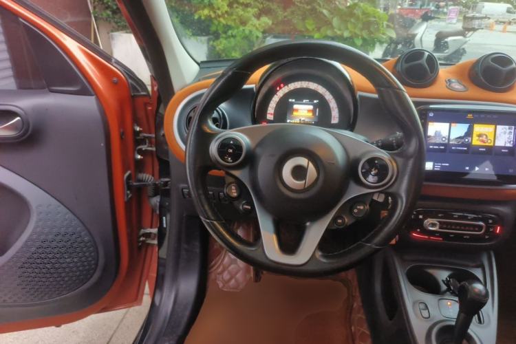 Used smart forfour 2016 1.0L 52 kW Passion Edition Steering Wheel