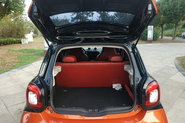 Used smart forfour 2016 1.0L 52 kW Dynamic Edition Trunk
