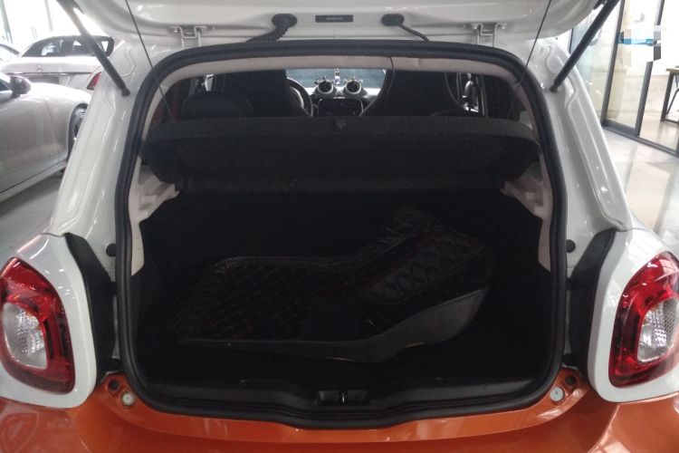 Used smart forfour 2016 1.0L 52 kW Dynamic Edition Trunk