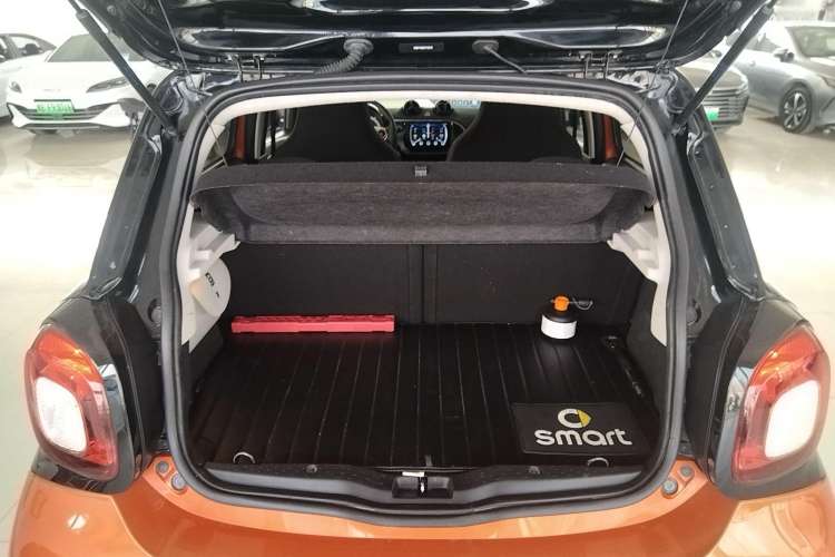 Used smart forfour 2016 1.0L 52 kW Passion Edition Trunk
