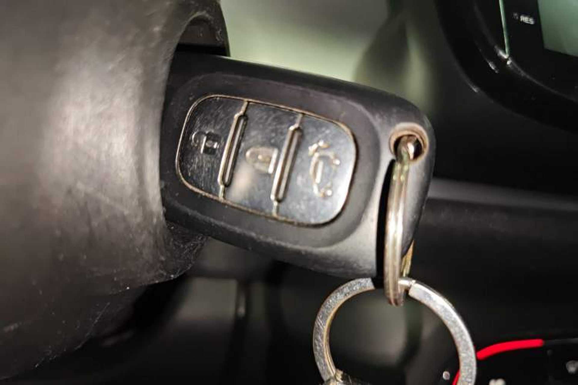 Used smart forfour 2016 1.0L 52 kW Passion Edition Vehicle Key