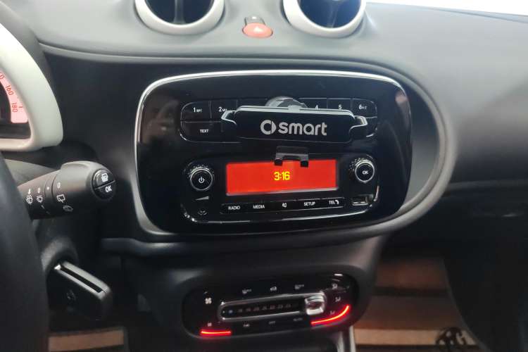 Used smart forfour 2016 1.0L 52 kW Dynamic Edition Audio And AC Panel