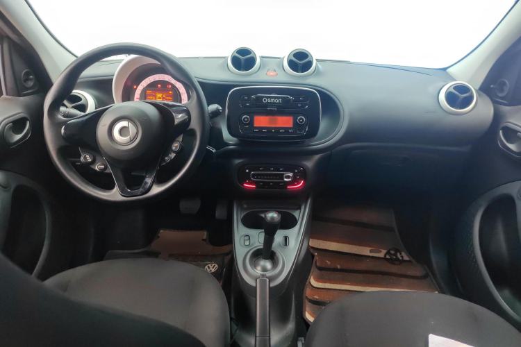 Used smart forfour 2016 1.0L 52 kW Dynamic Edition Center Console