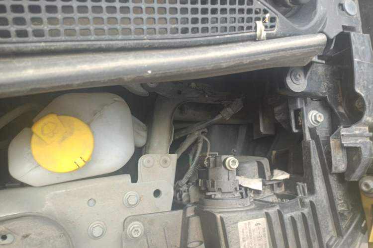 Used smart forfour 2016 0.9T 66 kW Pioneer Edition Engine Bay Left