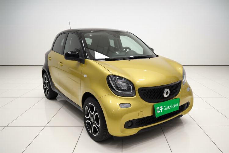 Used smart forfour 2016 0.9T 66 kW Pioneer Edition Front Right 45 Deg