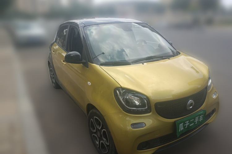 Used smart forfour 2016 0.9T 66 kW Pioneer Edition Front Right 45 Deg
