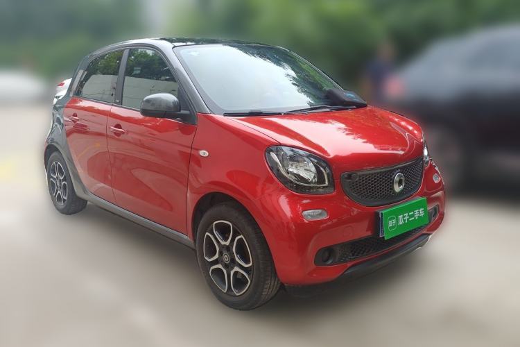 Used smart forfour 2016 0.9T 66 kW Pioneer Edition Front Right 45 Deg