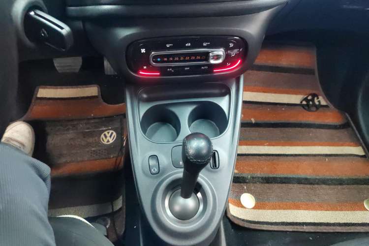 Used smart forfour 2016 1.0L 52 kW Dynamic Edition Gear Lever