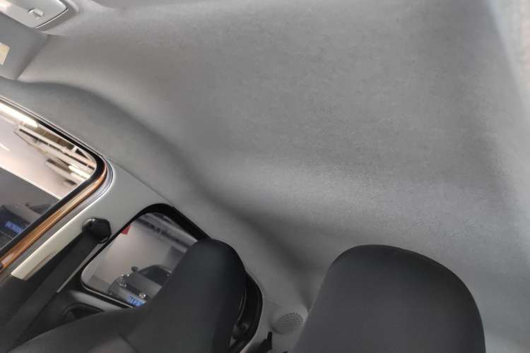 Used smart forfour 2016 1.0L 52 kW Dynamic Edition Headliner