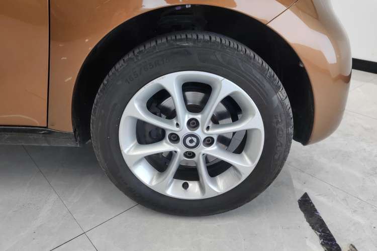 Used smart forfour 2016 1.0L 52 kW Dynamic Edition Left Front Wheel Hub
