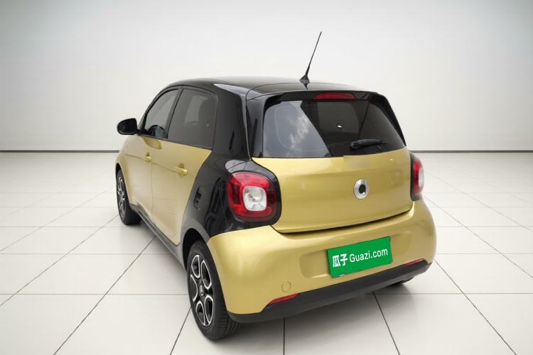 Used smart forfour 2016 0.9T 66 kW Pioneer Edition Rear Left 45 Deg