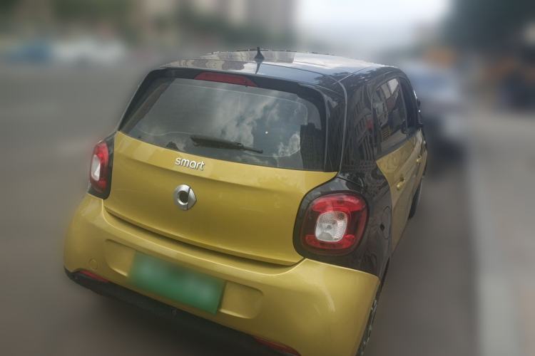 Used smart forfour 2016 0.9T 66 kW Pioneer Edition Rear Right 45 Deg