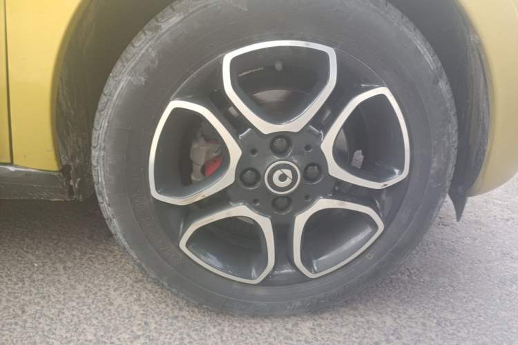 Used smart forfour 2016 0.9T 66 kW Pioneer Edition Right Front Wheel Hub