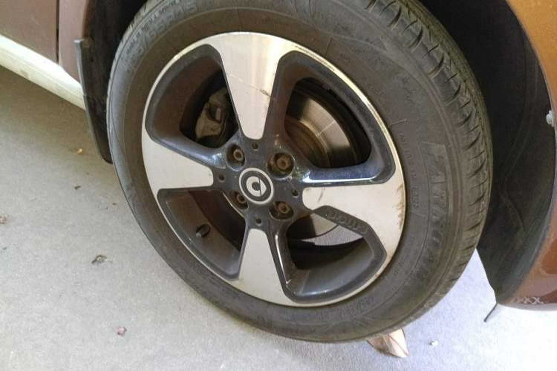 Used smart forfour 2016 1.0L 52 kW Passion Edition Right Front Wheel Hub